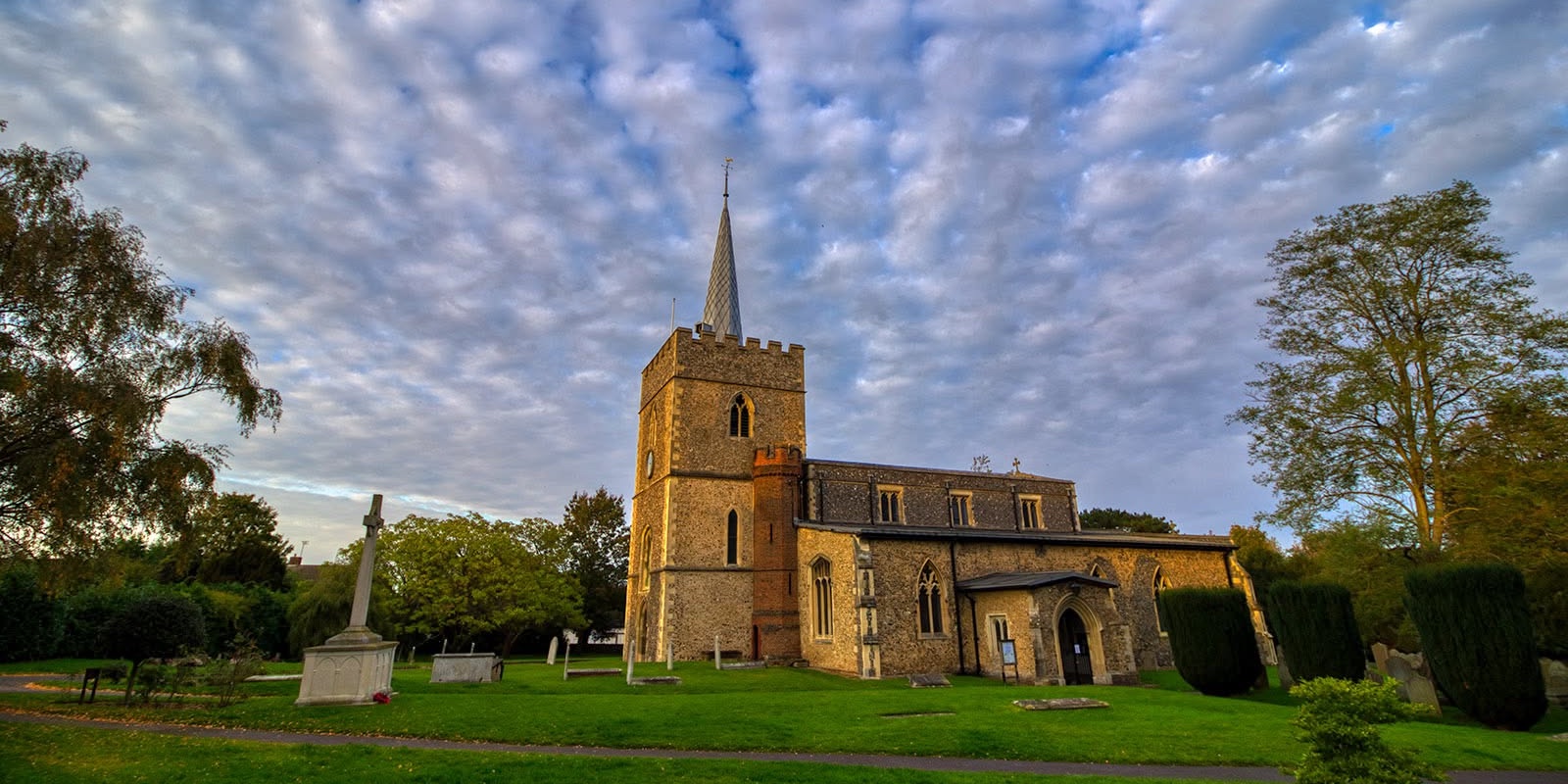 Great St Mary&rsquo;s church and churchyard in Sawbridgeworth, beneath a mackerel sky
